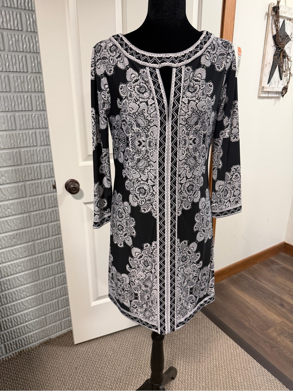 BCBG MAXAZRIA Max Azria Printed Shift Dress | Size Small | Black & White